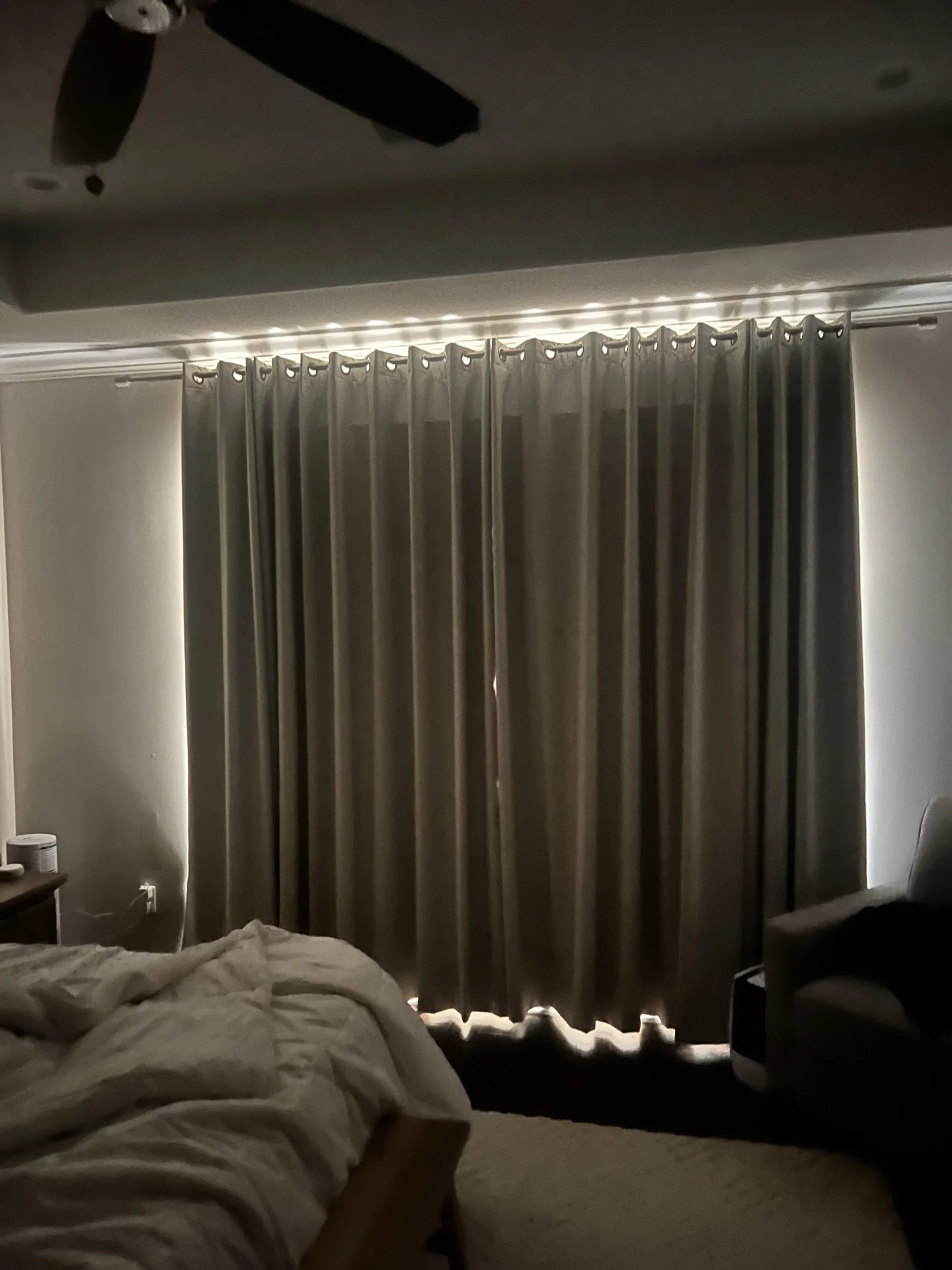 Block Light From The Top And Sides Of Curtains