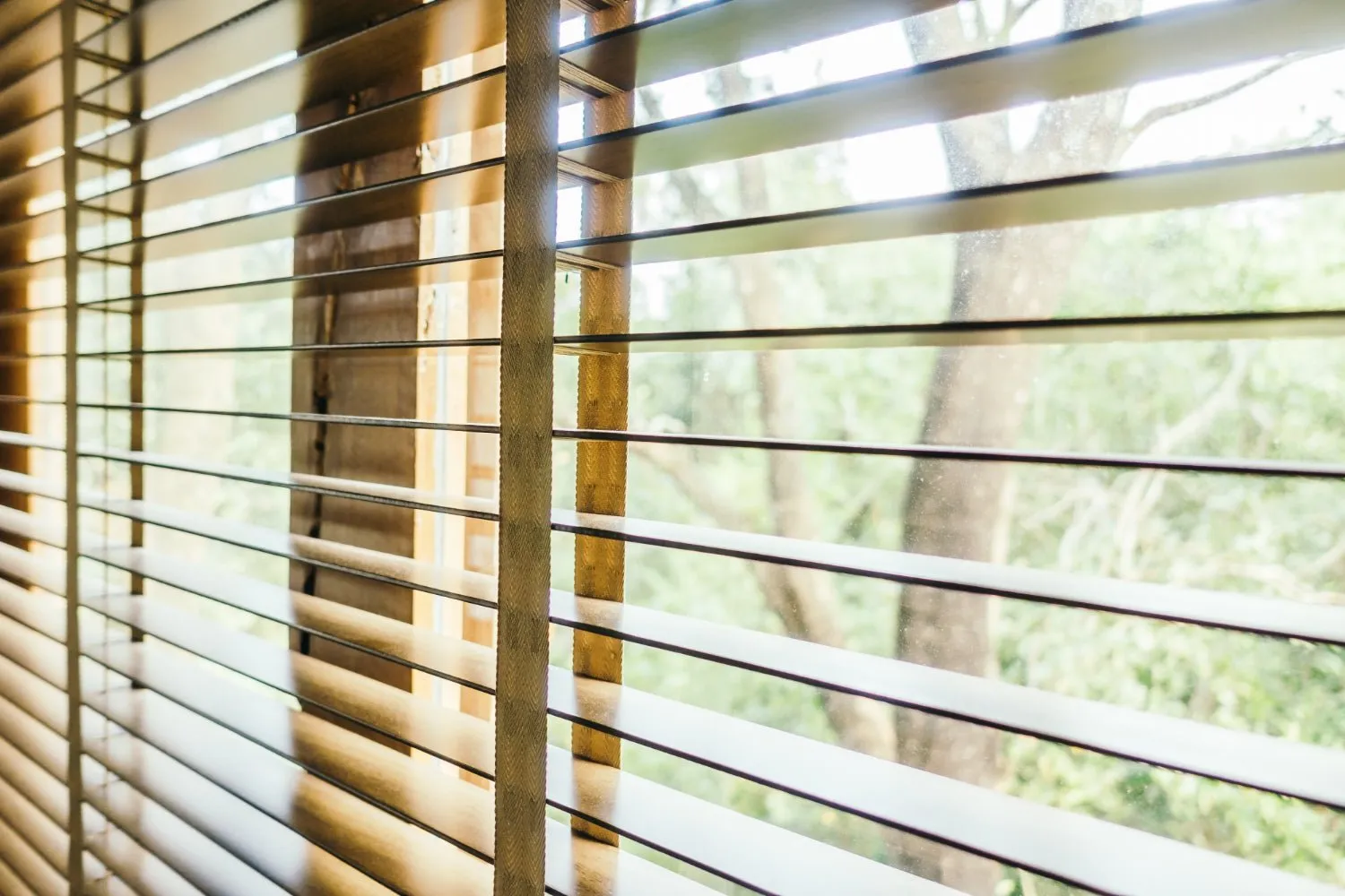 Types Of Window Blinds And Their Pros And Cons
